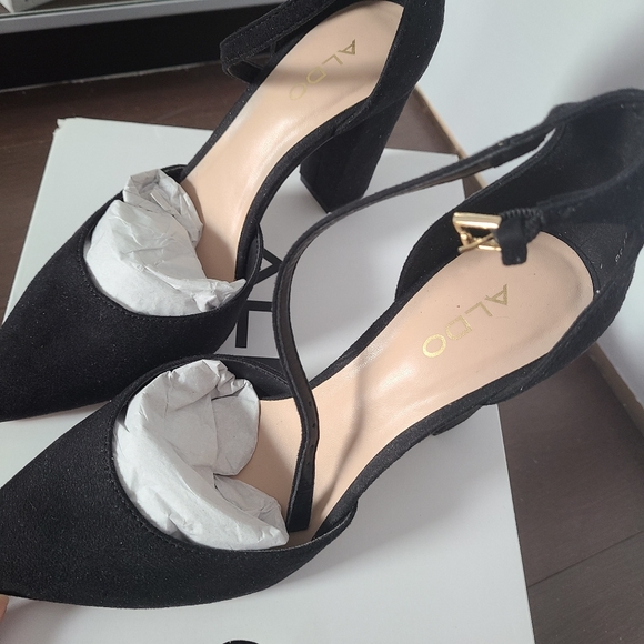 NIB Aldo Black Faux Suede Ankle Strap Closed Toe Heel US6.5 - Picture 4 of 7